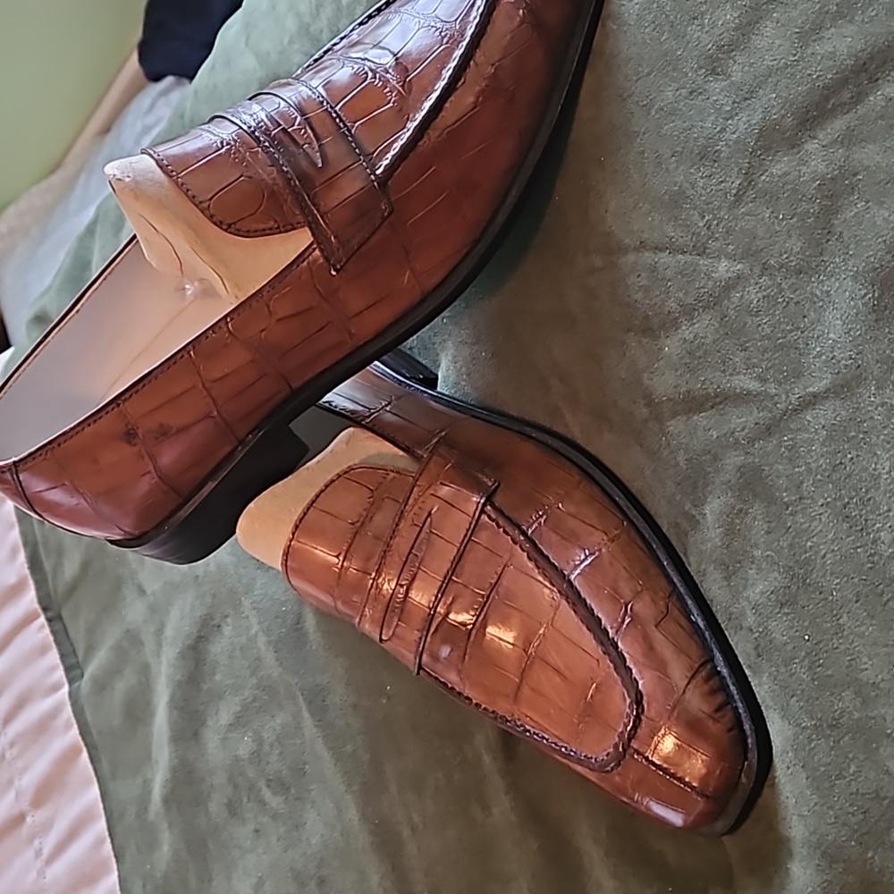Alligator print. Loafers